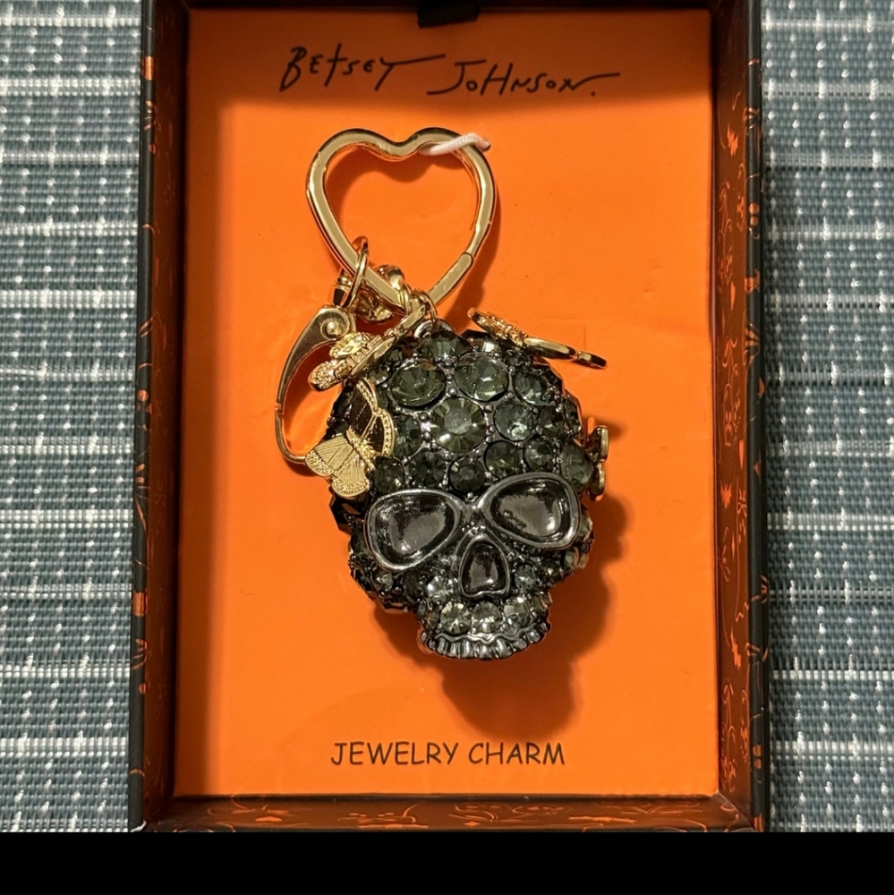 NWT STUNNING BLACK SKULL💀PURSE CHARM/ KEY CHARM💀💀